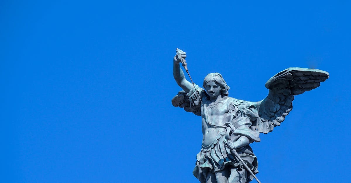 ¿Conoces la historia del arcángel Miguel como protector?