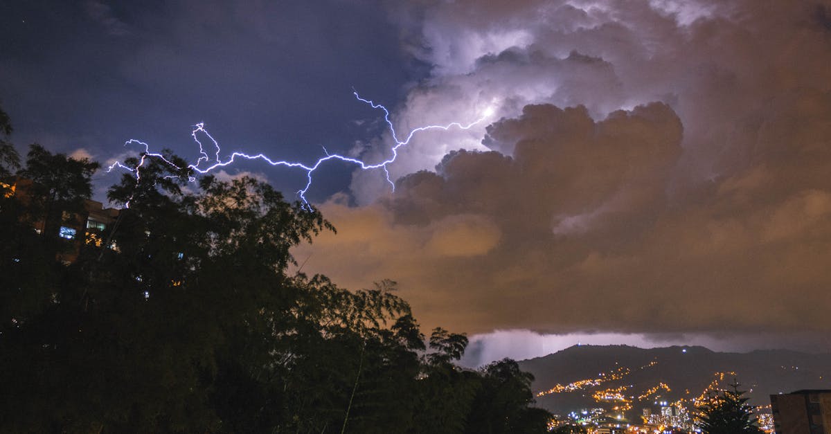 ¿Por qué las tormentas traen relámpagos con frecuencia?