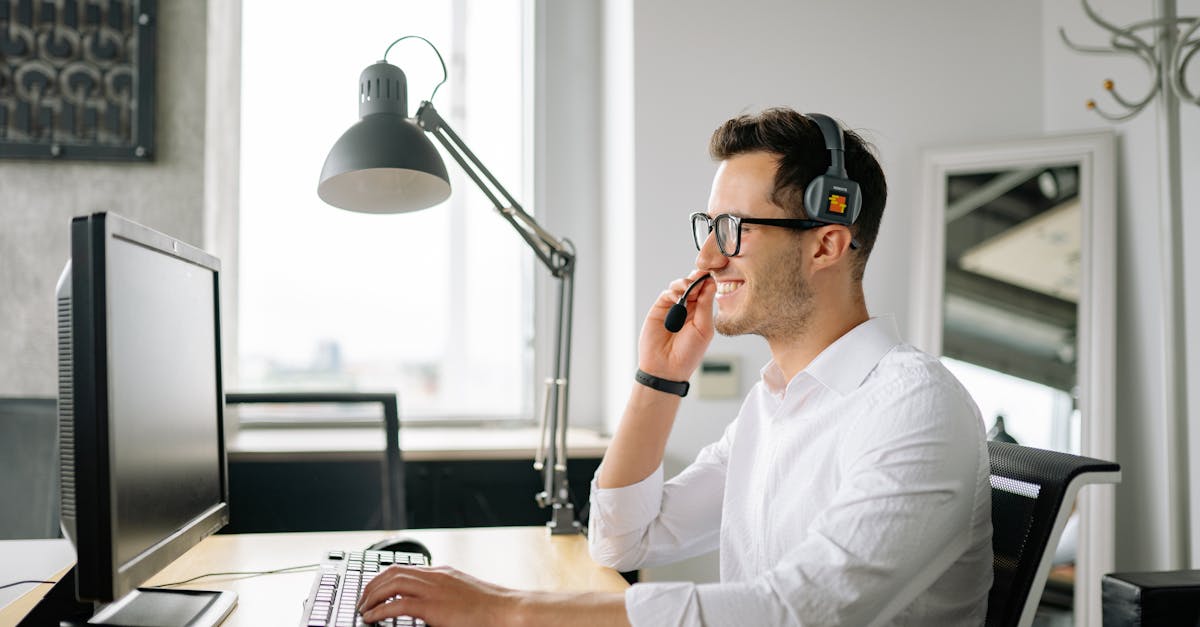 ¿Por qué los entrenadores de hockey usan auriculares en los partidos?