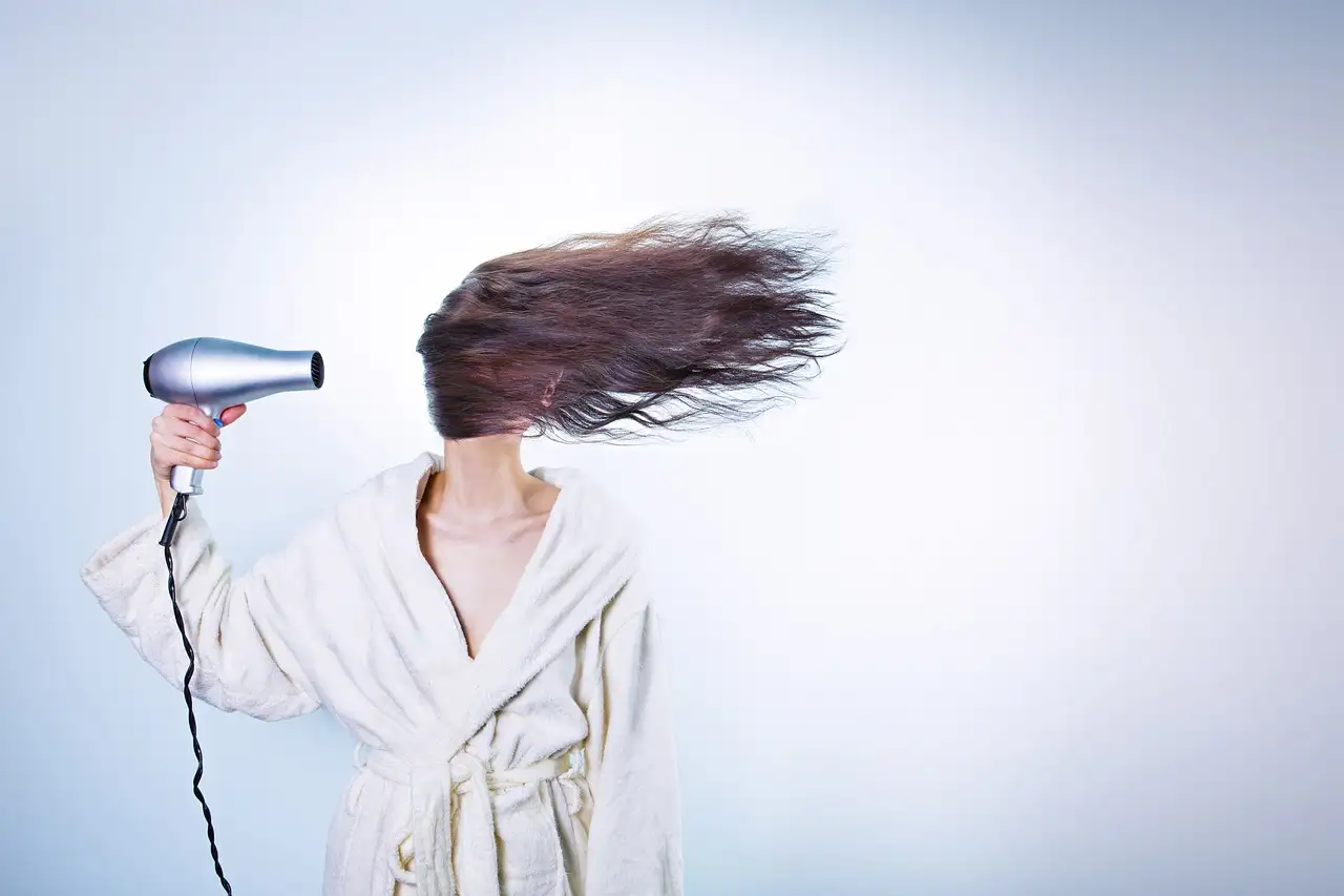 ¿Beneficios de la mascarilla de aguacate para el cabello seco?