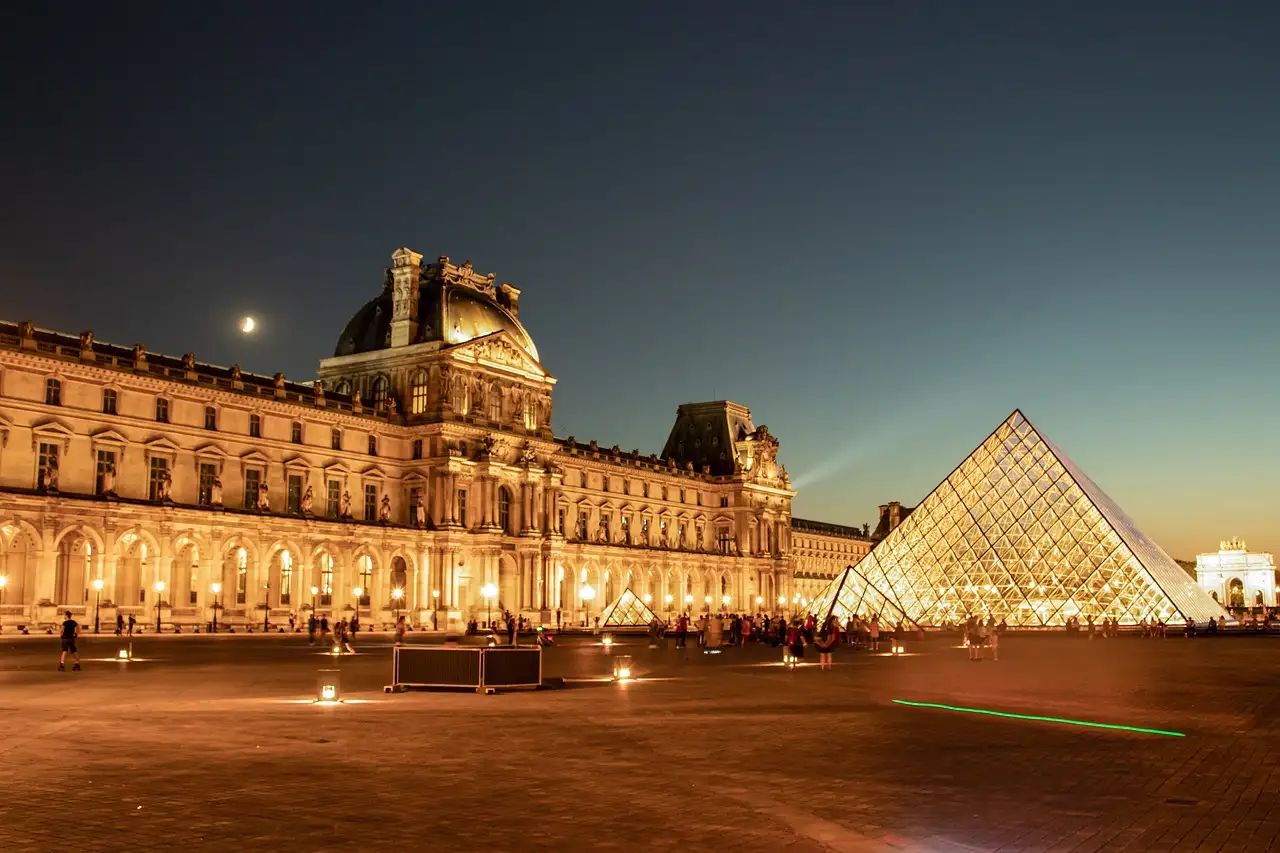 ¿Dónde se encuentra el museo de la Mona Lisa en París?