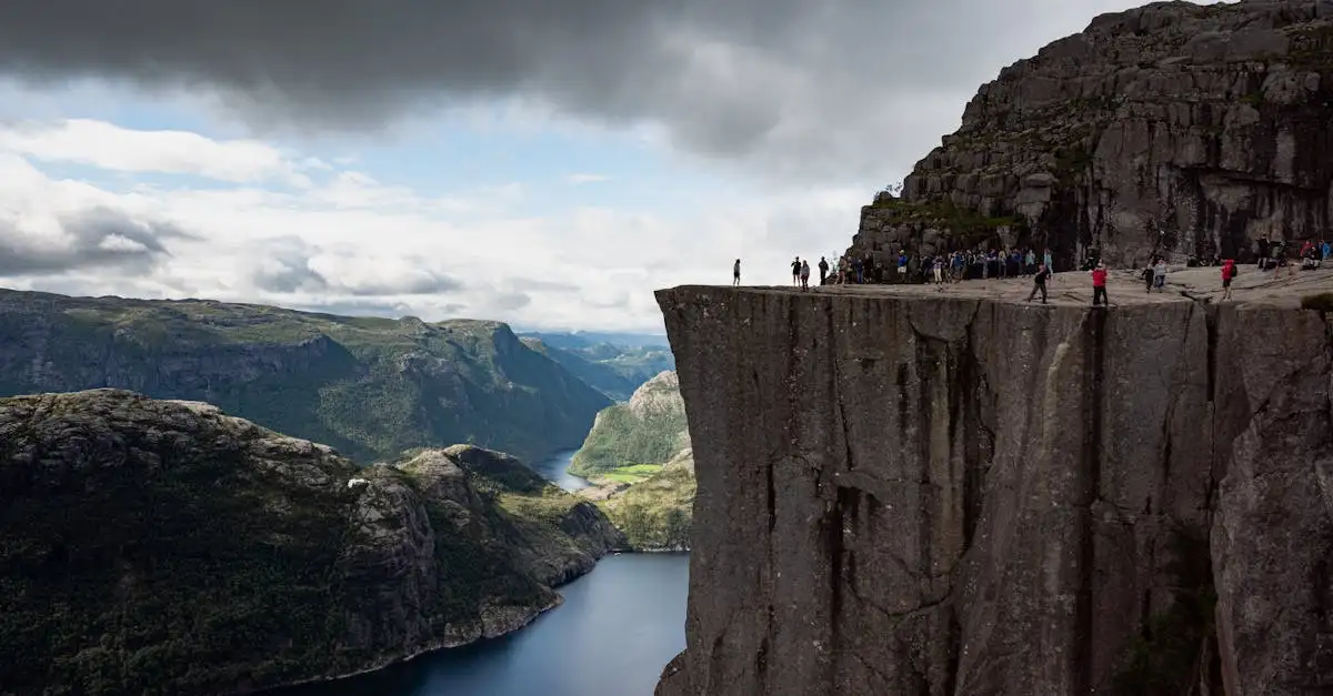 ¿Dónde ver los impresionantes fiordos de Lysefjord en Noruega?