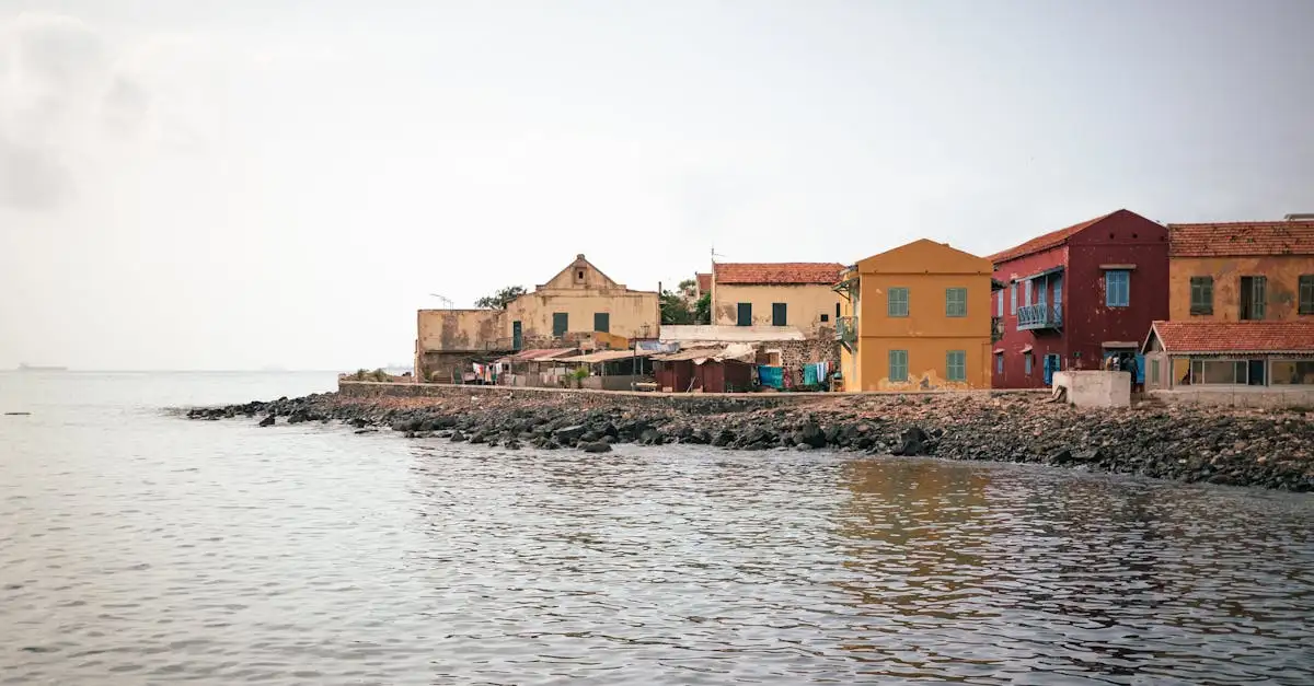 ¿Qué museos en edificios históricos destacan en Senegal?