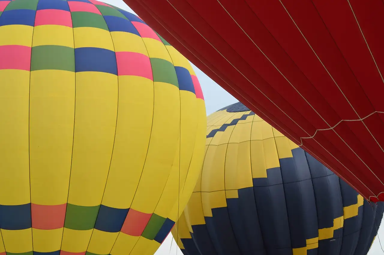 ¿Cómo funcionaban los globos de aire caliente del siglo XVIII?