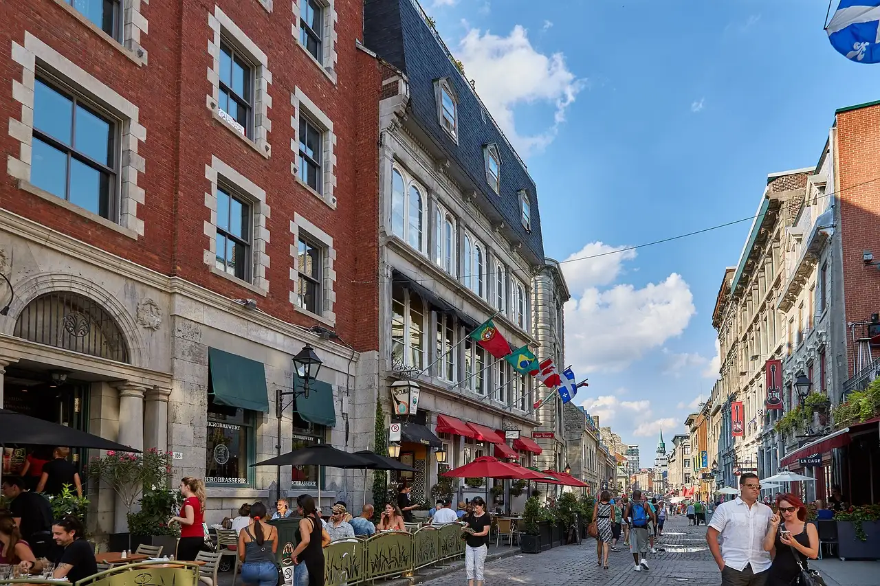 ¿Cuál es la ciudad canadiense con cultura francófona y modernidad?