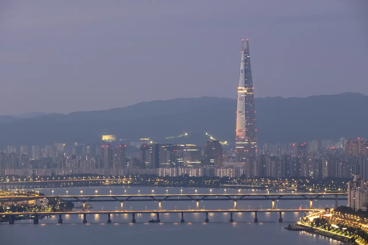 ¿Dónde se encuentra la Lotte World Tower en Seúl?