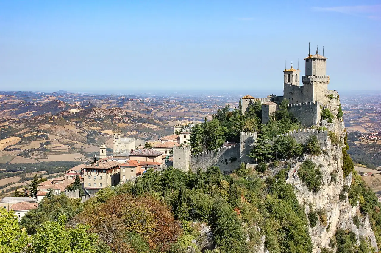 ¿Conoces la breve historia de San Marino? Descúbrela aquí.