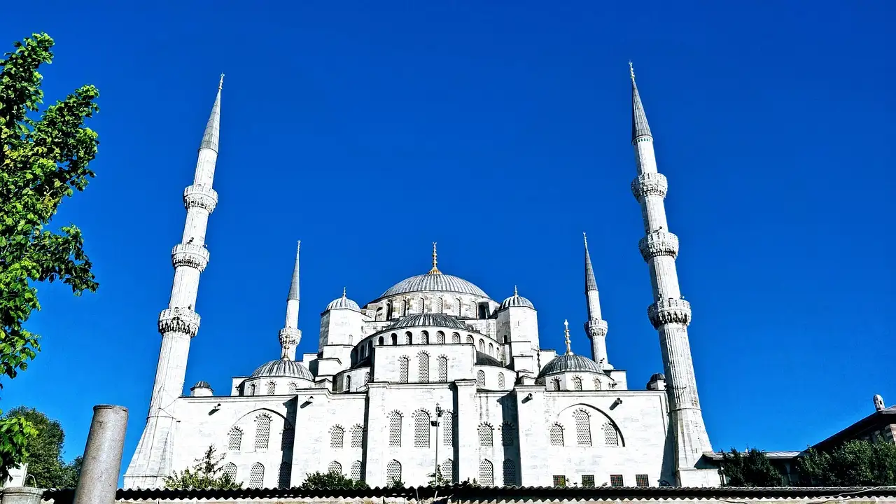 ¿Qué es la Mezquita Azul y por qué es tan relevante?