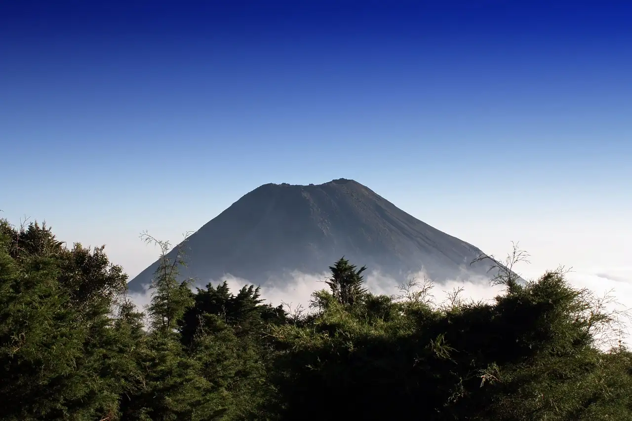 ¿Cuáles son las 3 mejores atracciones turísticas en El Salvador?