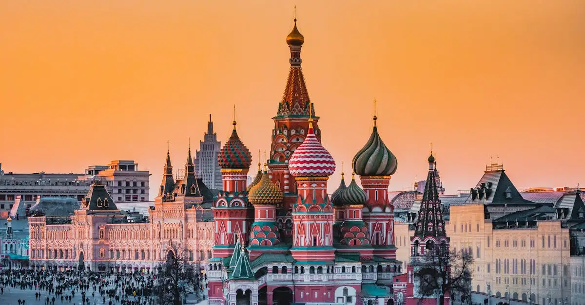 ¿Qué catedral de Moscú destaca por sus cúpulas de colores?