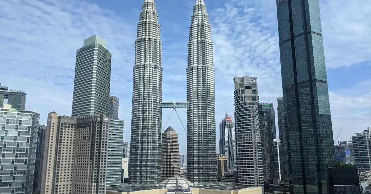 ¿Qué son las Torres Petronas y dónde se encuentran en Malasia?