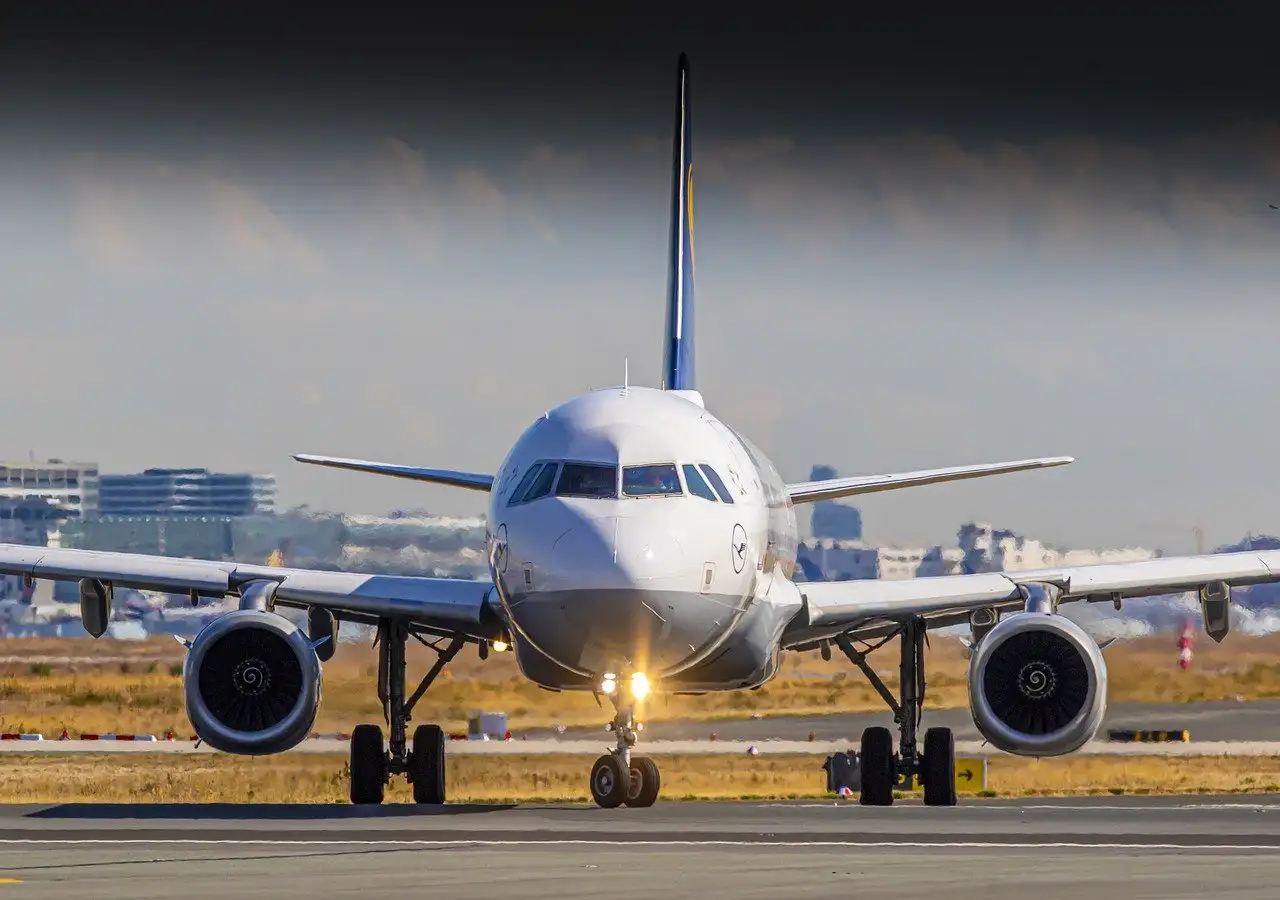 ¿Cómo se investigan materiales alternativos para aviones?