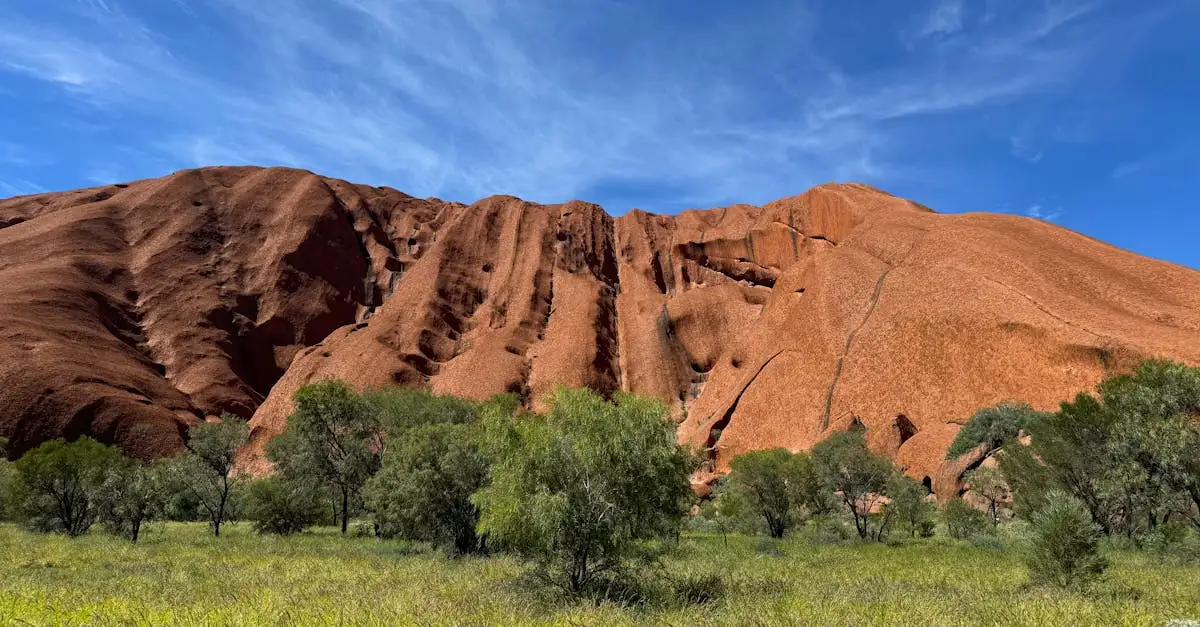 ¿Cuál es la formación rocosa más emblemática de Australia?