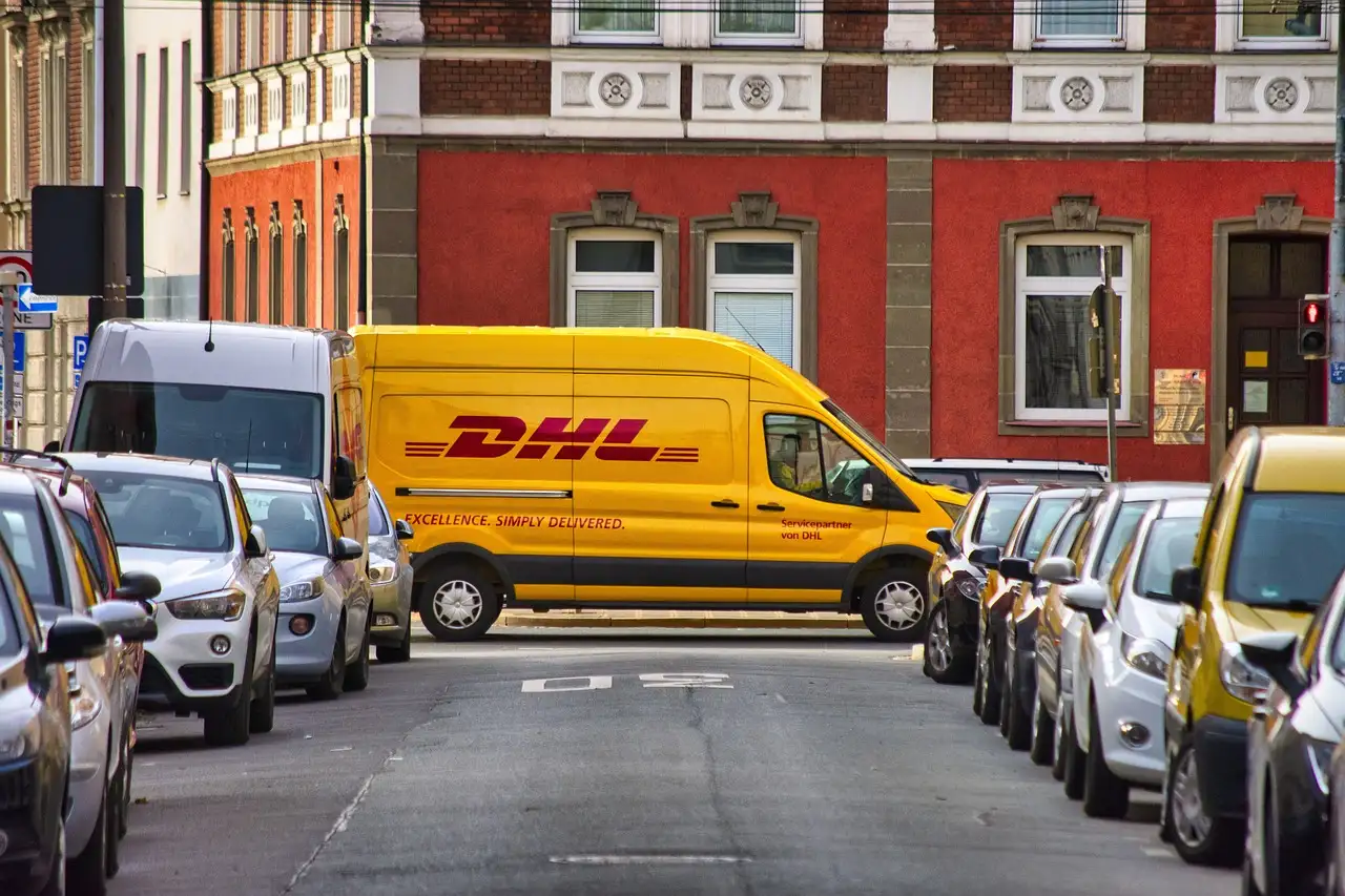 ¿Cuál es la historia de DHL en Alemania y su evolución?