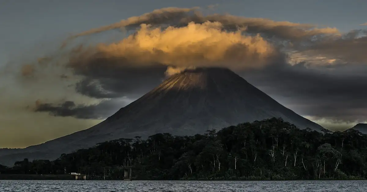 ¿Cuál es la región de Costa Rica del volcán Arenal?
