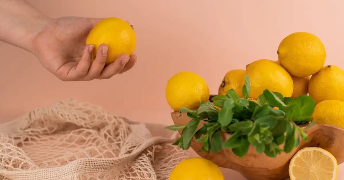 ¿El jugo de limón elimina el olor a pescado en la cocina?