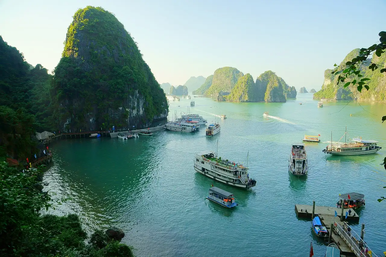 ¿Sabes qué ciudad de Vietnam destaca por la Bahía de Ha Long?