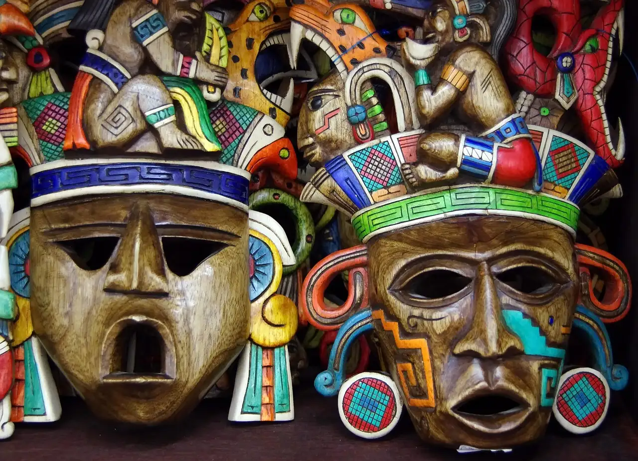 ¿Cómo usaban los mayas los tatuajes en su ornamentación?