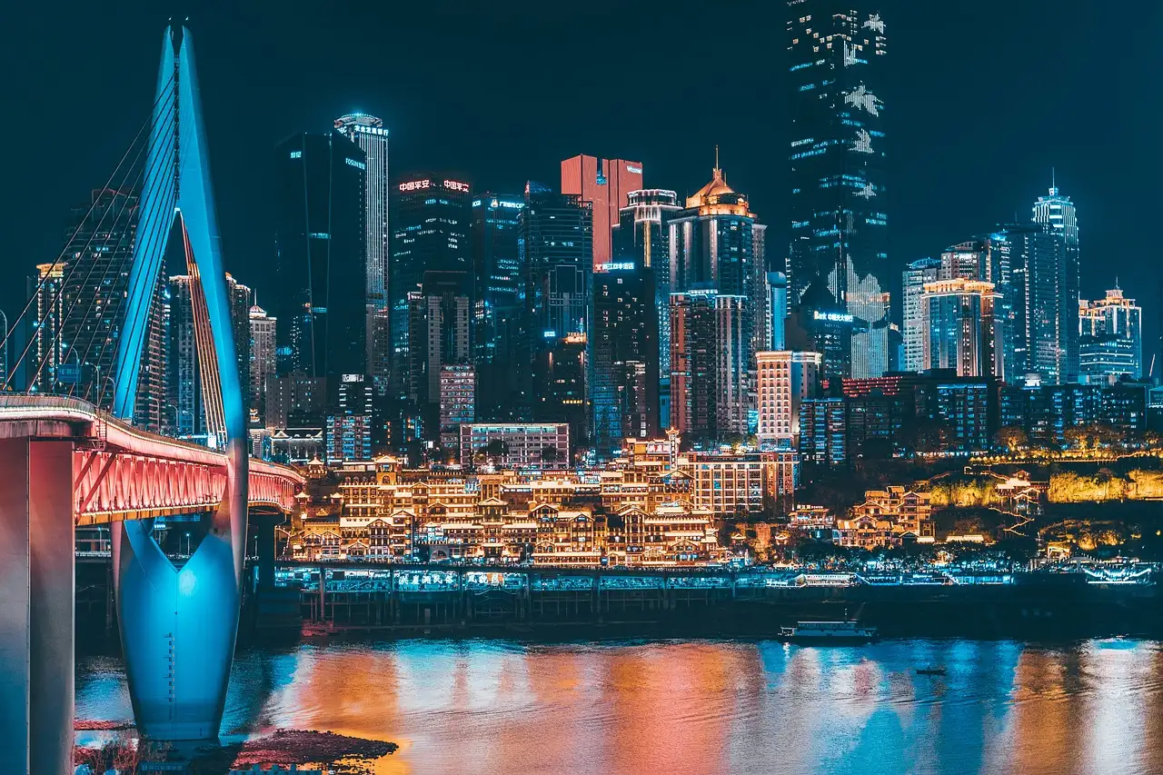 ¿Cuál es la ciudad china conocida por su seda?