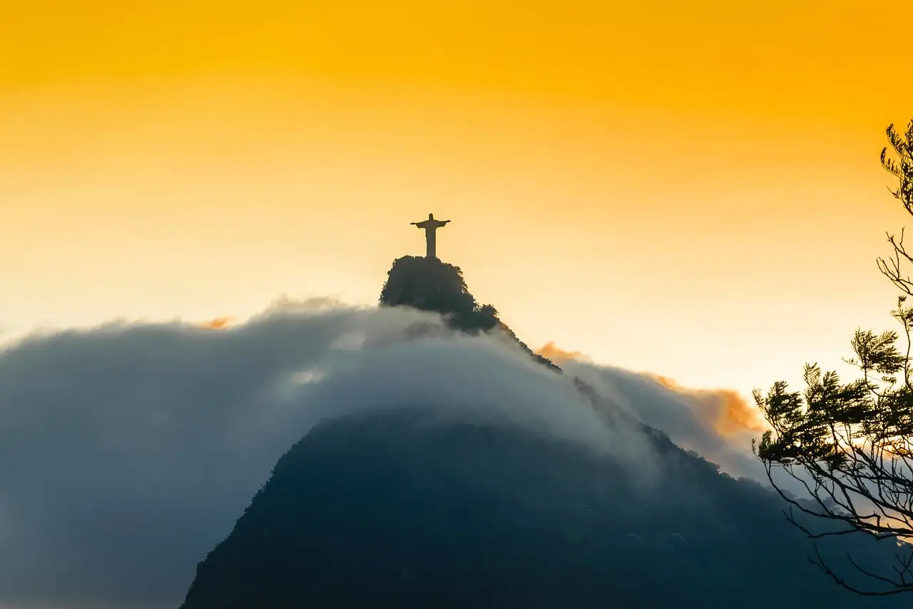 ¿Dónde se ubica la estatua del Cristo Redentor?