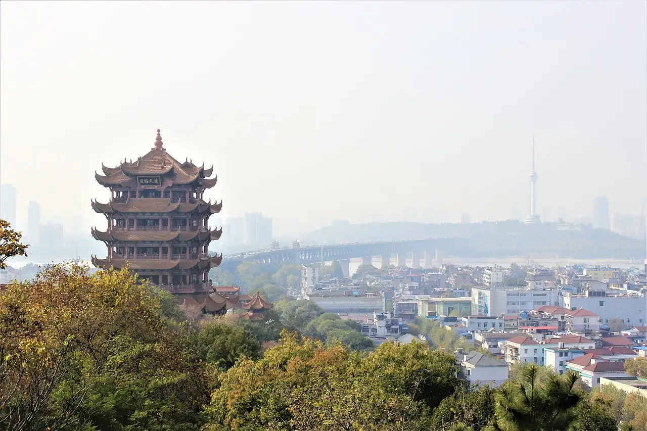 ¿El Centro de Wuhan se encuentra realmente en Wuhan, China?