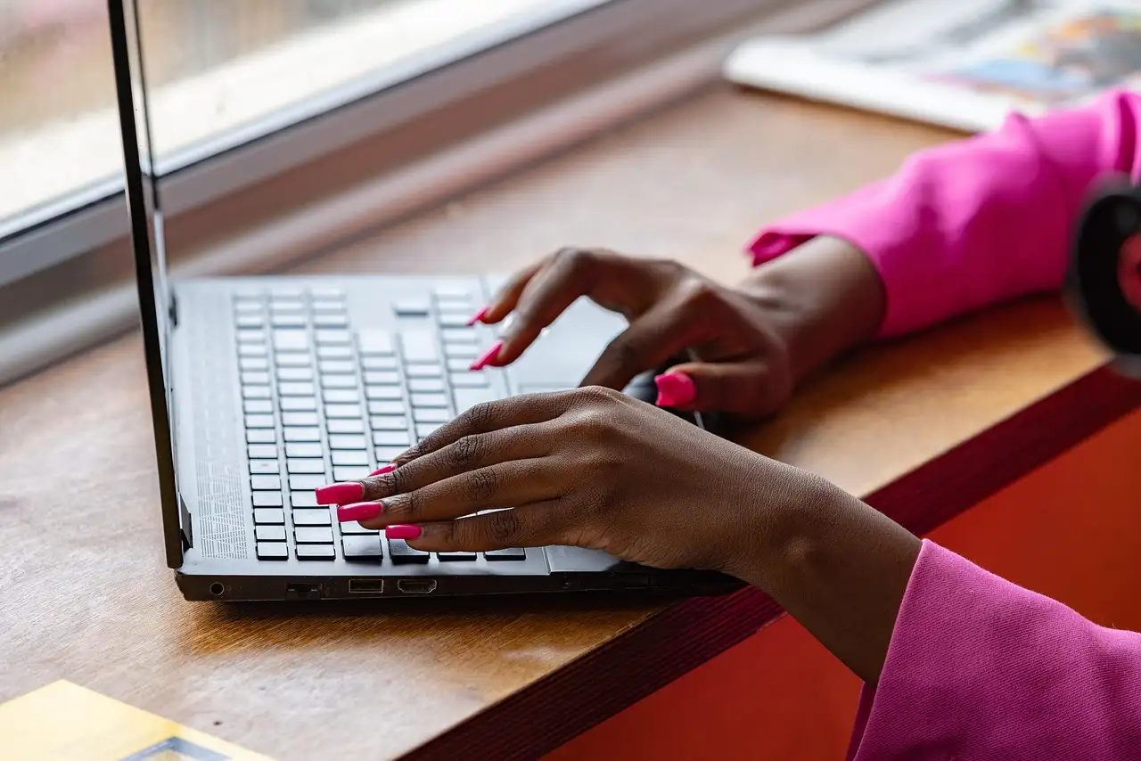 ¿Cuál es la mejor forma de limpiar tu laptop eficazmente?