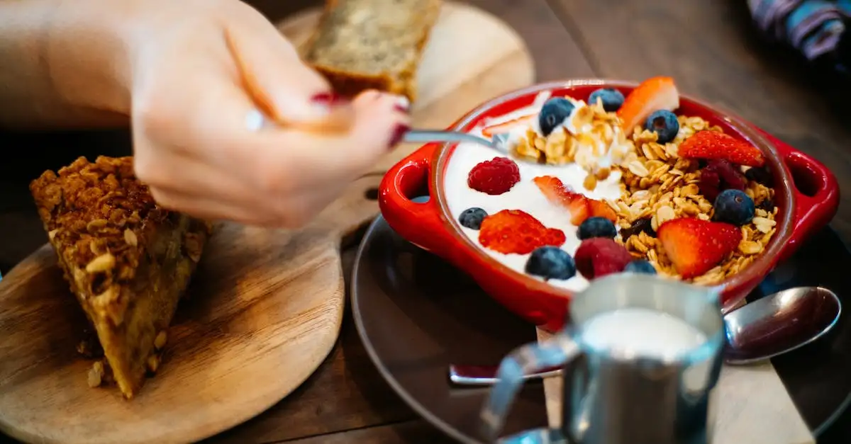 ¿Leche para café o crema: cuál es más saludable?
