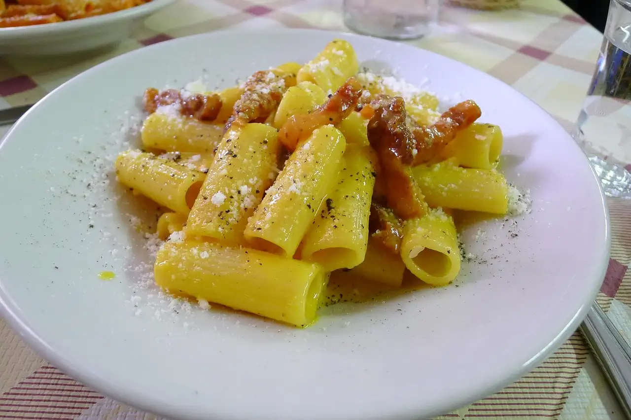 ¿Cuál es la mejor verdura para acompañar la pasta carbonara?