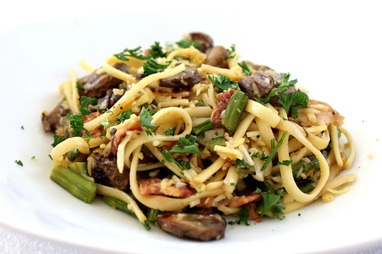 ¿Cuál es la mejor verdura para acompañar la pasta carbonara?