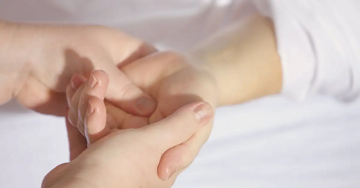 ¿Qué funciones tiene un terapeuta manual en la salud?