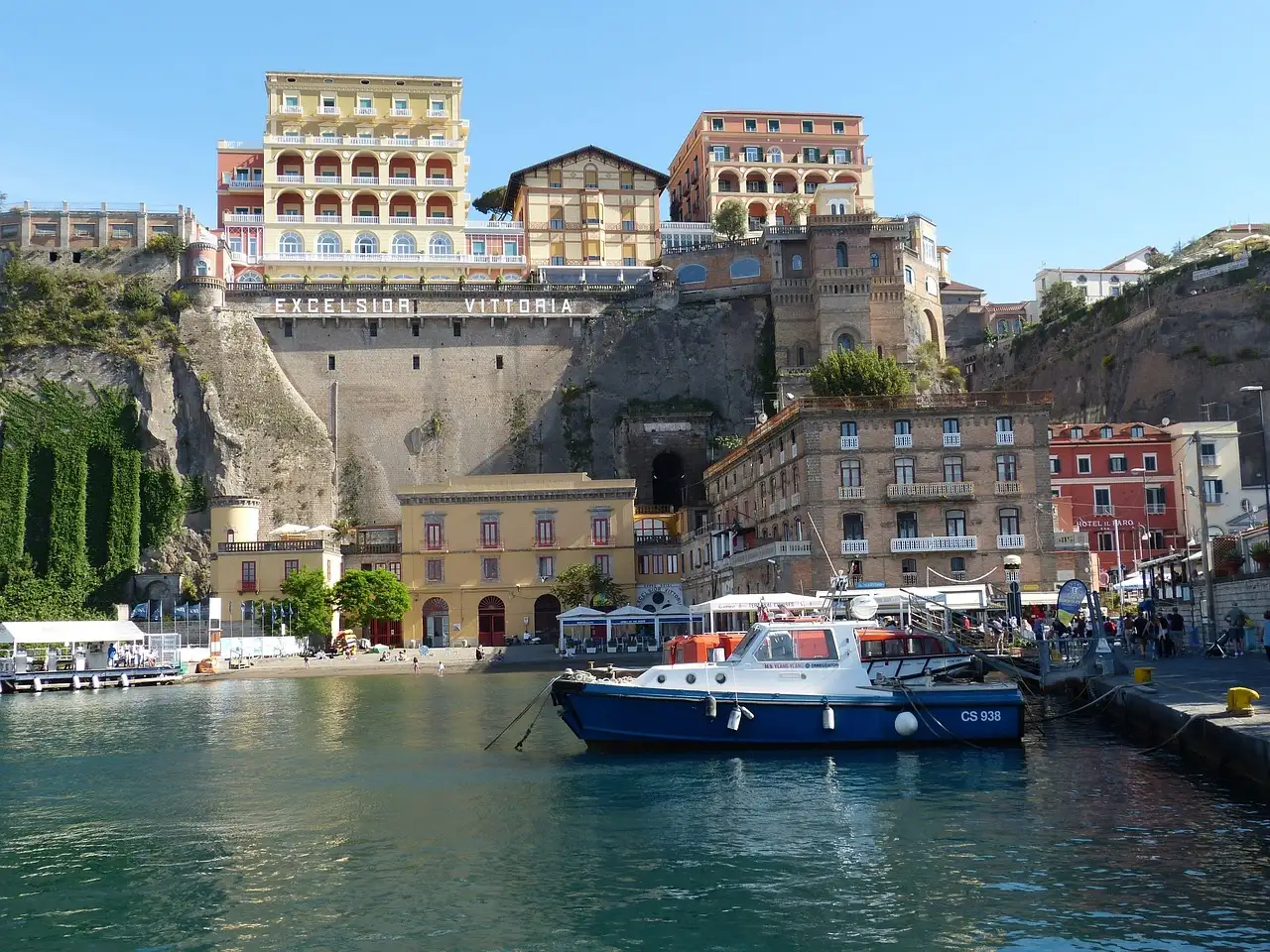 ¿Cuánto dura un vuelo de Ámsterdam a Sorrento, Italia?