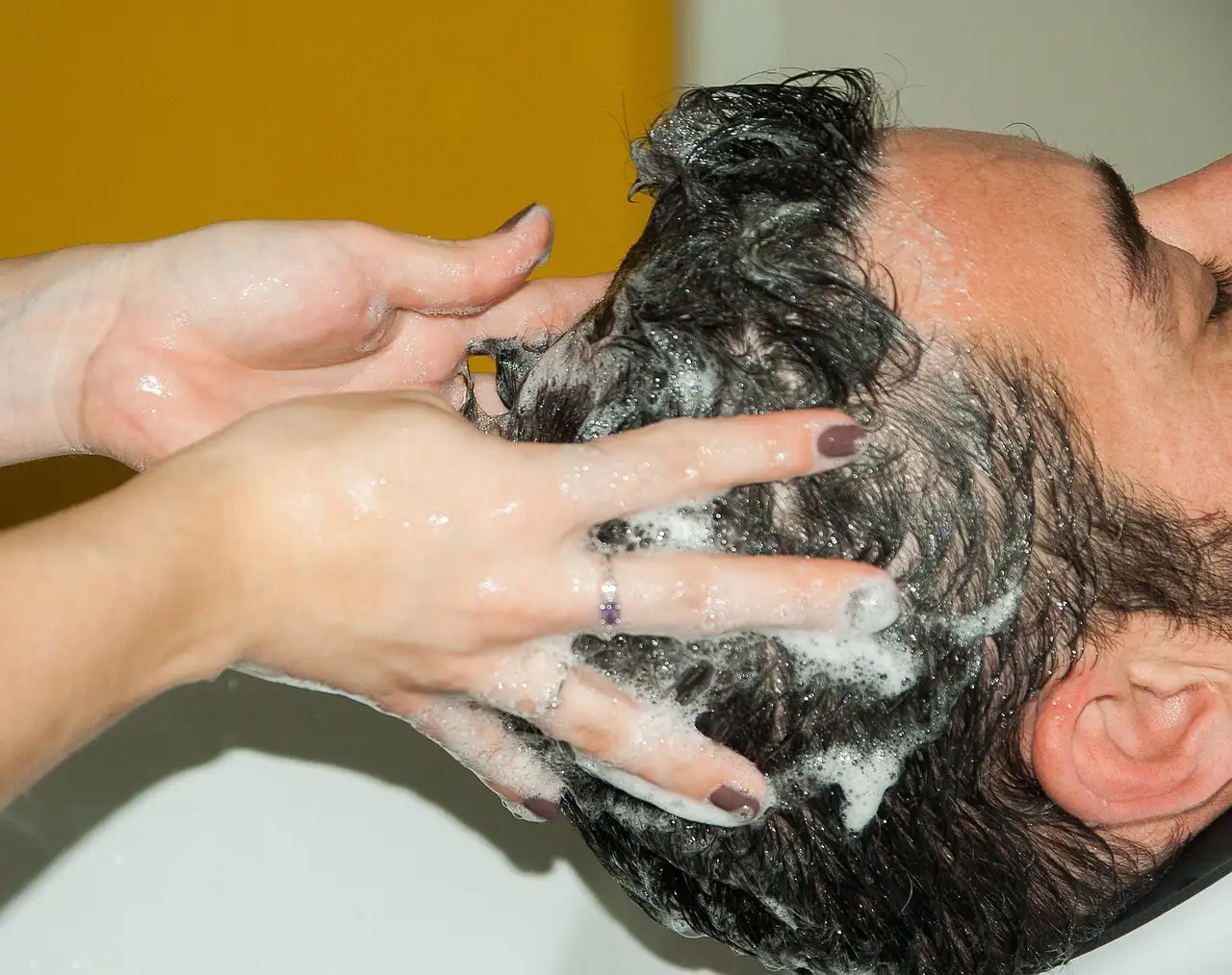 ¿Qué champú elegir para combatir la caída del cabello?