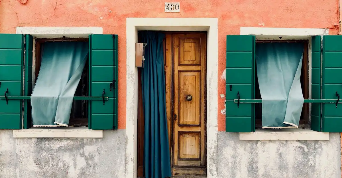 ¿Qué color de cortinas combina mejor con marcos negros?