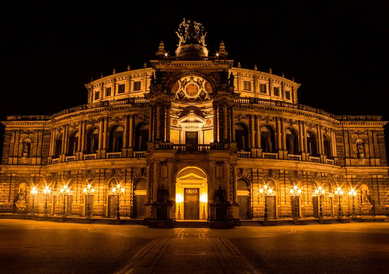 ¿Cómo influyó la ópera de Viena en el florecimiento cultural?