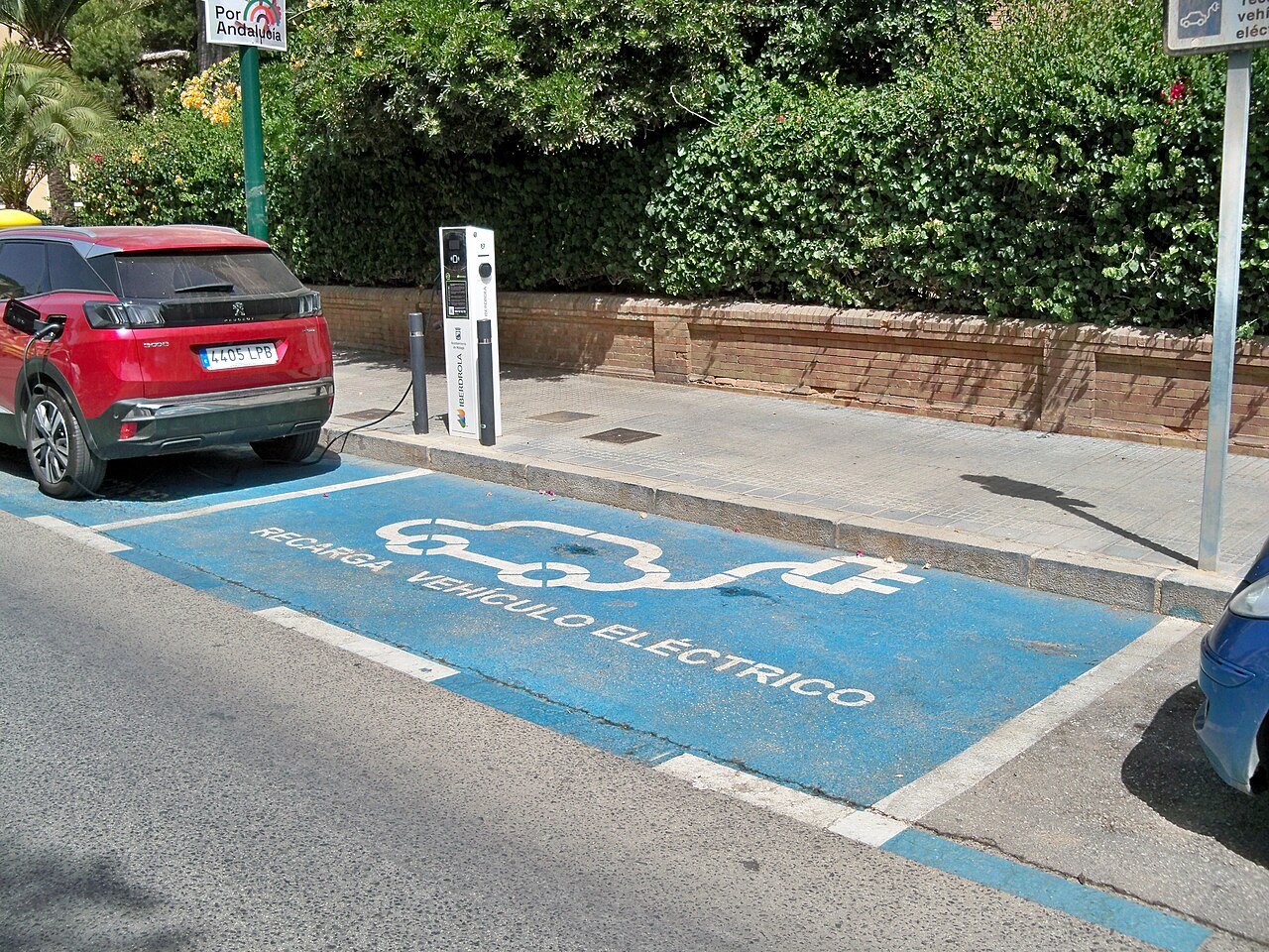 Vehículos eléctricos 2026 en España: modelos, autonomía, ayudas y puntos de carga